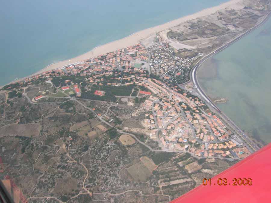 La faise et la plage en arrière plan