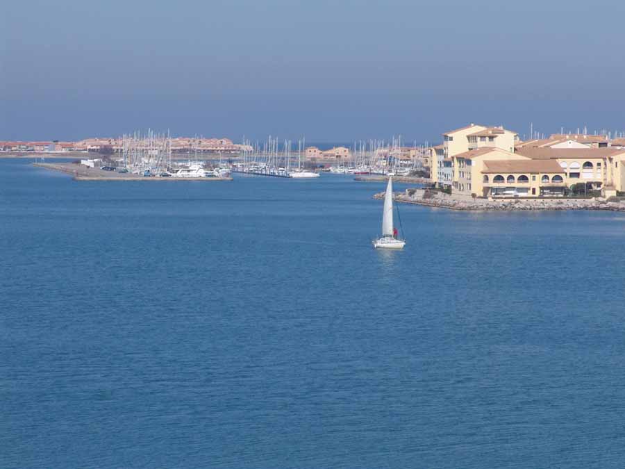 Le port vu du pont d'accès à Port Leucate