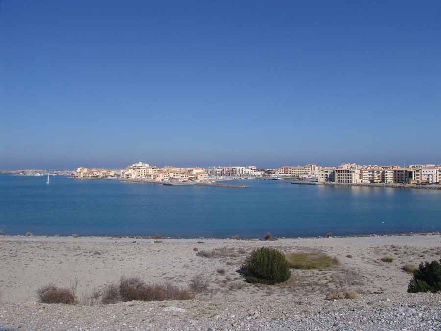 Le port sud vu du pont d'accès à Port Leucate